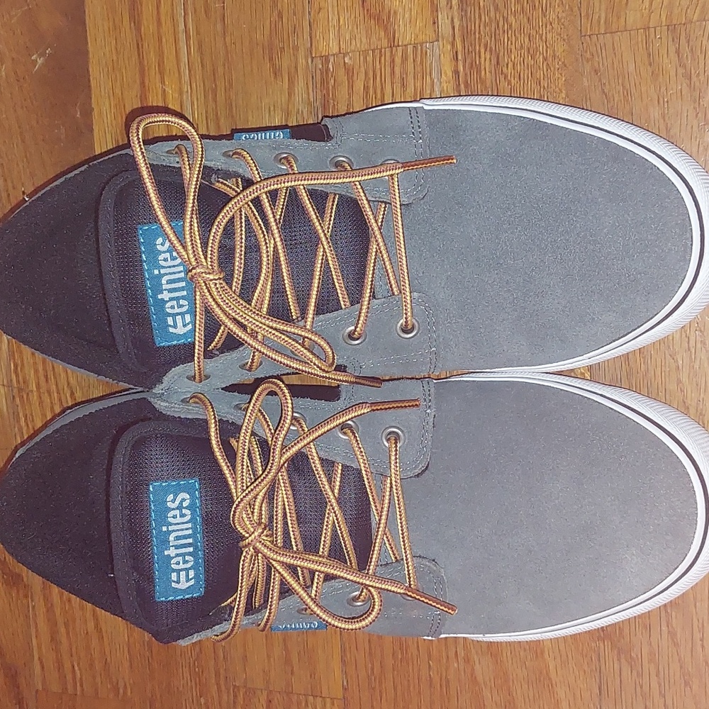 Mens Etnies Barge LS Size 9 skate shoes.